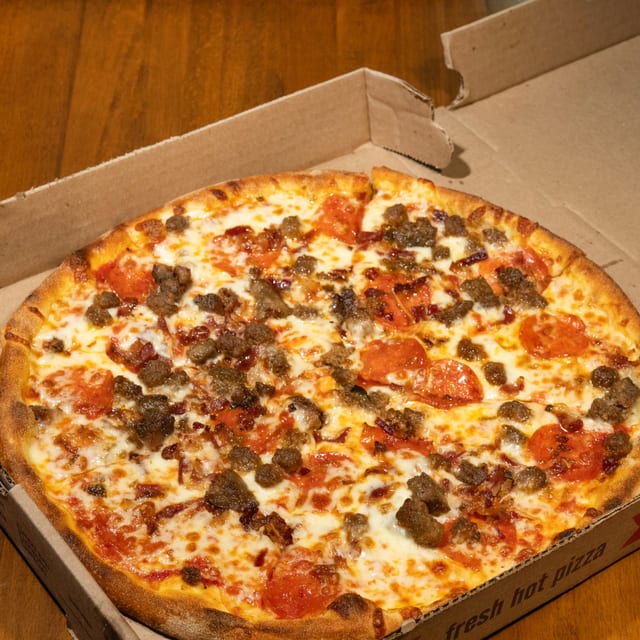 Quattro Carne Pizza.