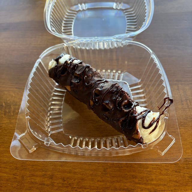 Cannoli.